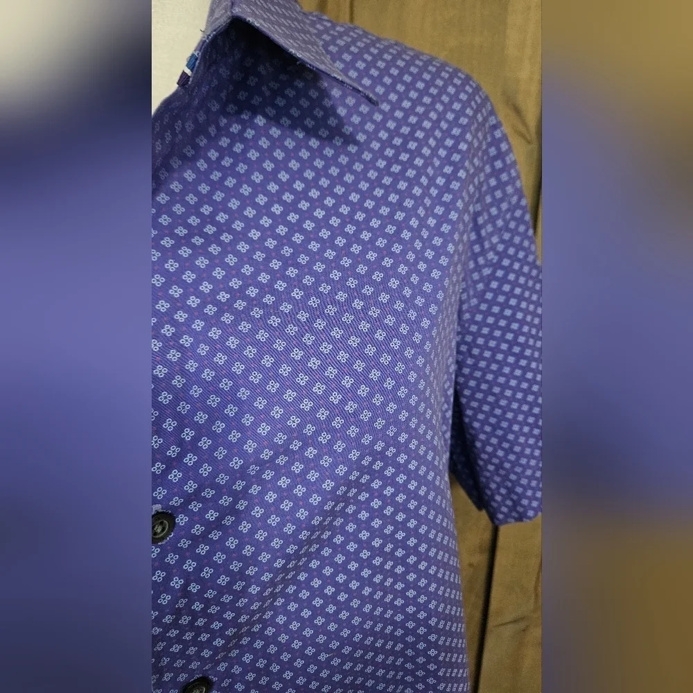 BANANA REPUBLIC Short Sleeve Cotton Stretch Button Up Shirt. Blue/purple. Size L